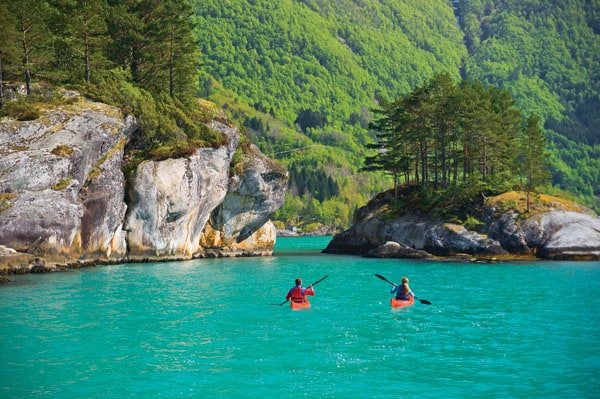 Morskim kajakiem po fiordach. fot. CH - Visitnorway.com&nbsp;
